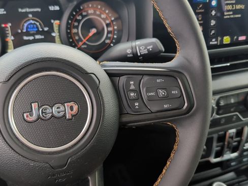 Used 2024 Jeep Gladiator Sport AWD/4WD image 19