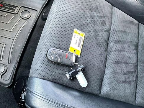 Used 2019 Jeep Grand Cherokee Laredo w/ Laredo X Package AWD/4WD image 32