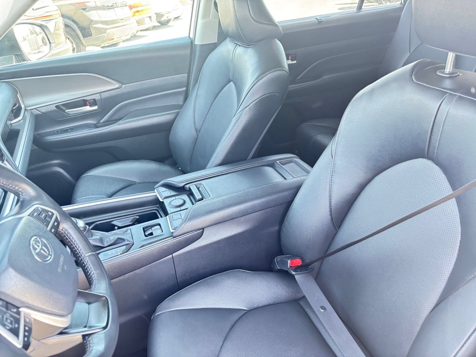 Used 2024 Toyota Grand Highlander AWD image 37