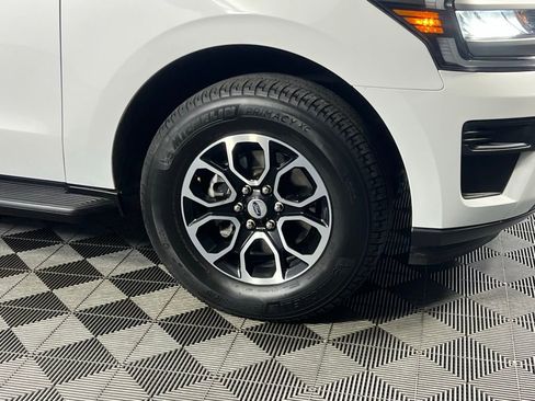 Used 2024 Ford Expedition Max XLT image 5