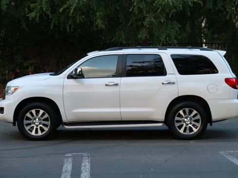 Used 2014 Toyota Sequoia Limited AWD/4WD image 3