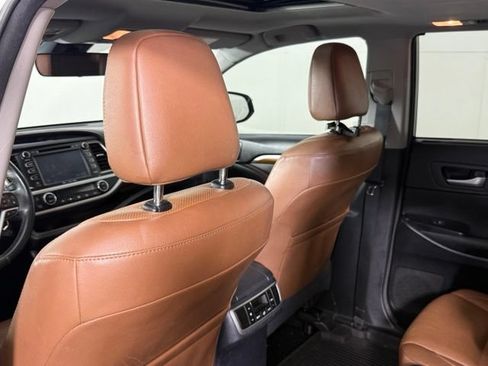 Used 2018 Toyota Highlander Limited FWD image 24