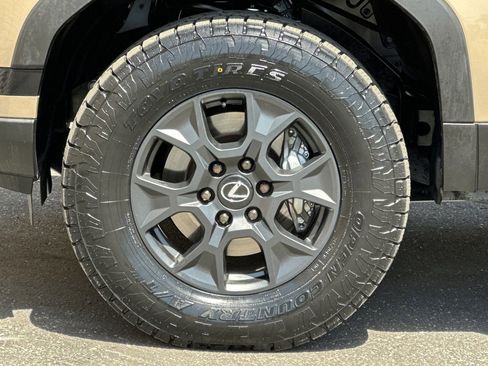 Used 2025 Lexus GX 550 image 27