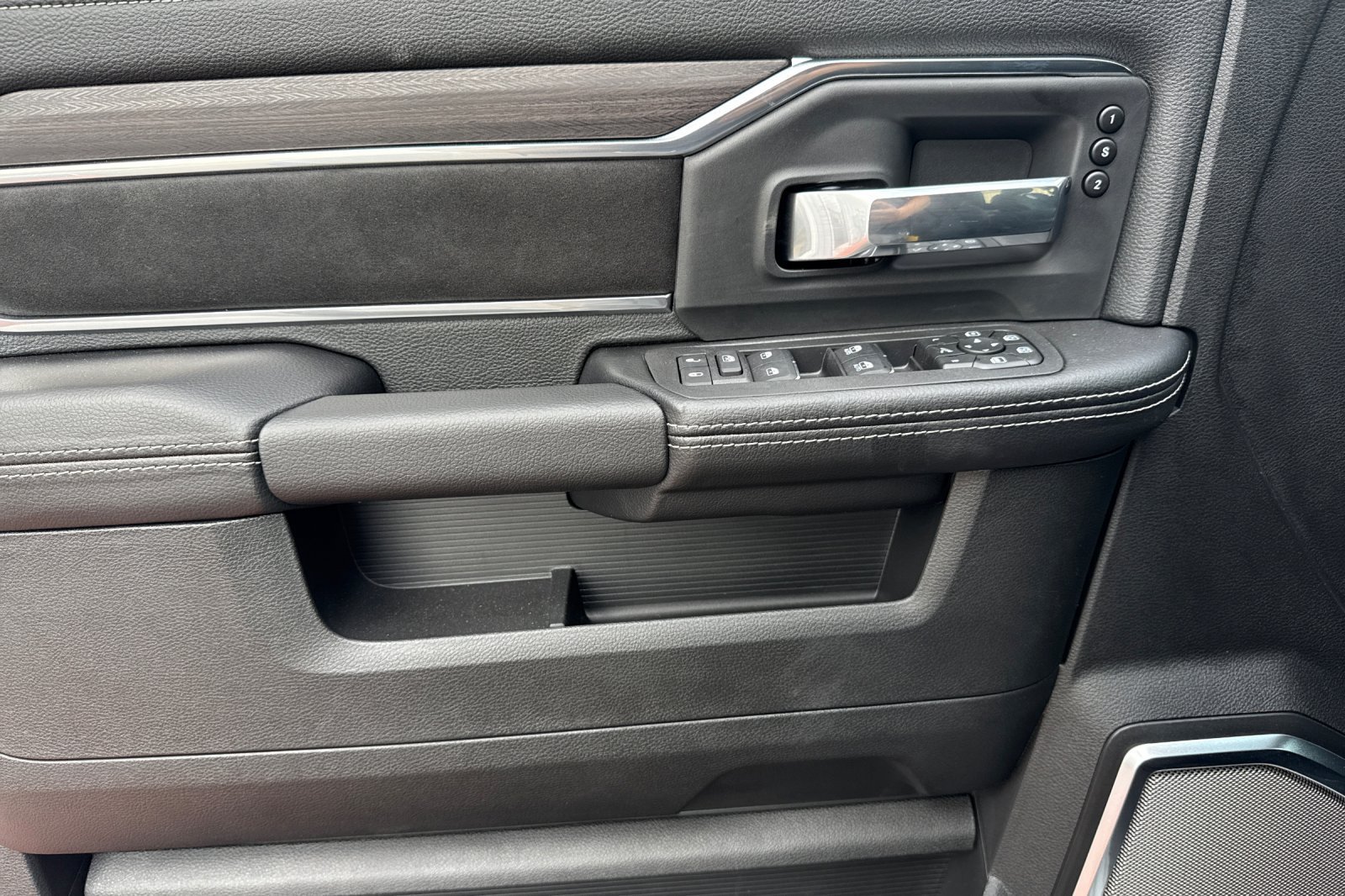 New 2026 RAM 3500 Laramie AWD/4WD image 14