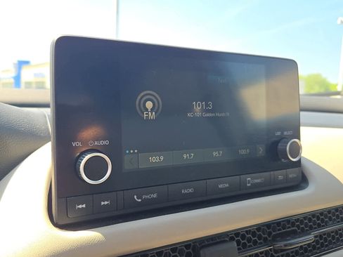 Used 2023 Honda HR-V LX image 18