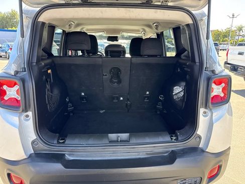 Used 2020 Jeep Renegade Latitude w/ Popular Equipment Group FWD image 17