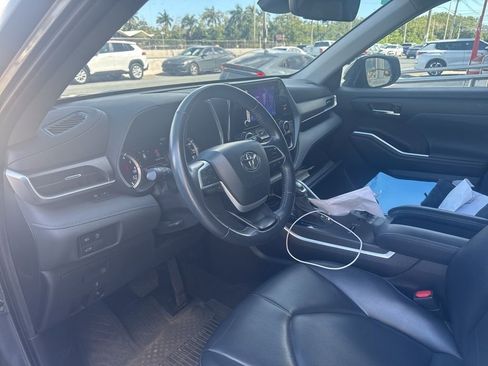 Used 2023 Toyota Highlander XLE image 8