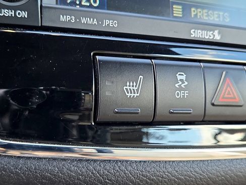 Used 2011 Chrysler 200 Limited FWD image 26