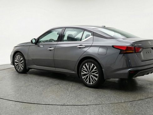 Used 2025 Nissan Altima 2.5 SV image 6