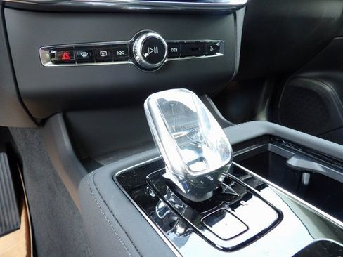 Certified 2025 Volvo XC90 T8 Plus w/ Protection Package Premier AWD/4WD image 31