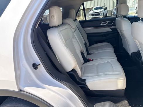 Used 2017 Ford Explorer Platinum image 27