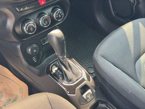Used 2017 Jeep Renegade Altitude AWD/4WD image 20