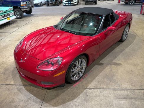 Used 2005 Chevrolet Corvette Convertible w/ Preferred Equipment Group RWD image 29