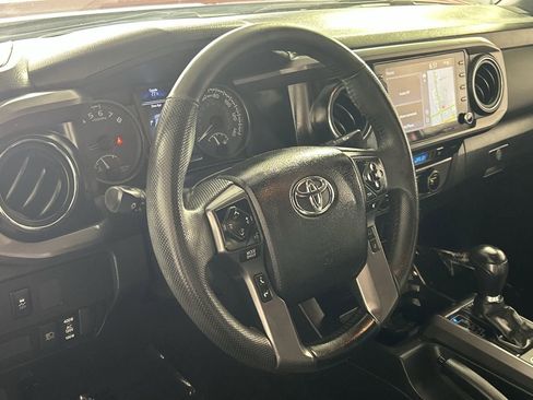 Used 2022 Toyota Tacoma TRD Off-Road w/ TRD Premium Off Road Package AWD/4WD image 14