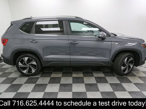 Used 2023 Volkswagen Taos SE AWD/4WD image 9