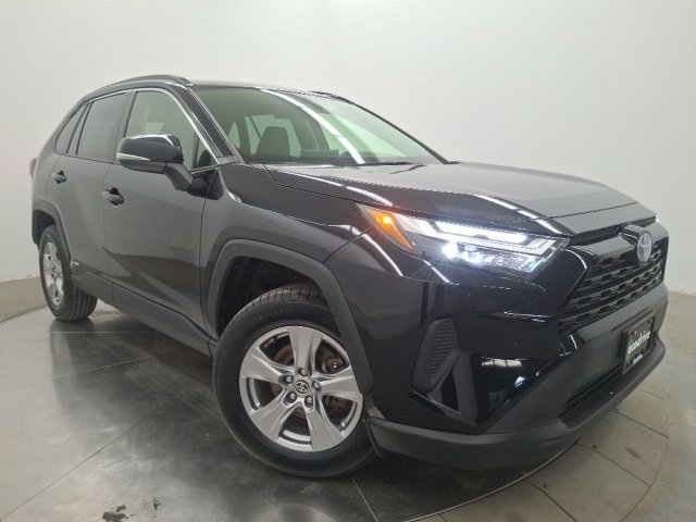 Used 2023 Toyota RAV4 XLE AWD/4WD image 3