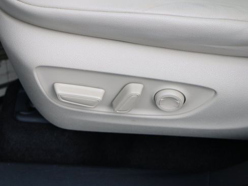 Used 2023 Toyota Highlander XLE FWD image 26
