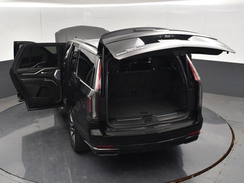 Used 2023 Cadillac Escalade Sport Platinum w/ Heavy-Duty Trailer Package AWD/4WD image 30