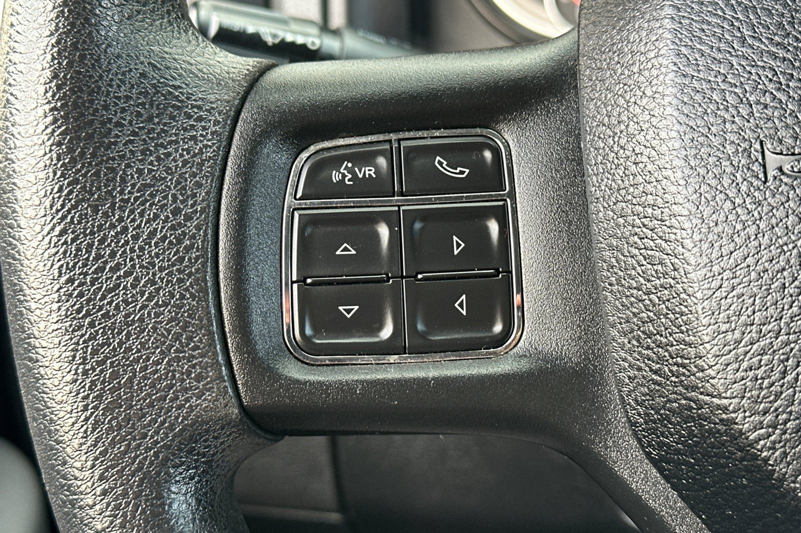 Used 2018 RAM 1500 Classic SLT AWD/4WD image 35