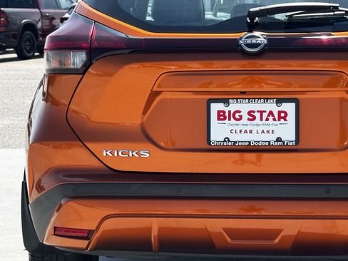 Used 2023 Nissan Kicks SR w/ SR Premium Package image 11