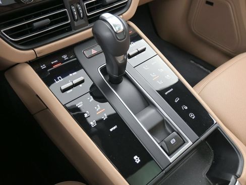 Certified 2026 Porsche Macan AWD/4WD image 21