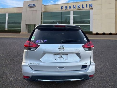 Used 2018 Nissan Rogue SV image 6