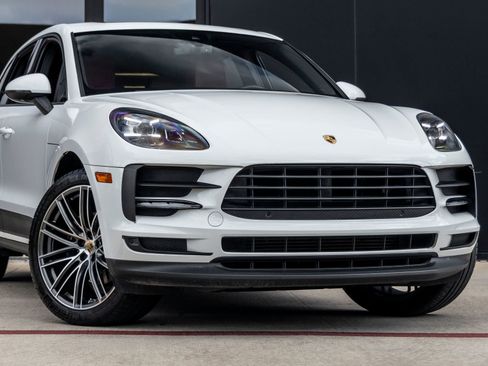 Certified 2020 Porsche Macan image 9