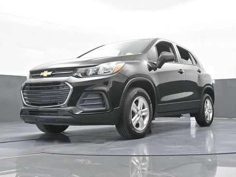 Used 2022 Chevrolet Trax LS AWD/4WD image 48