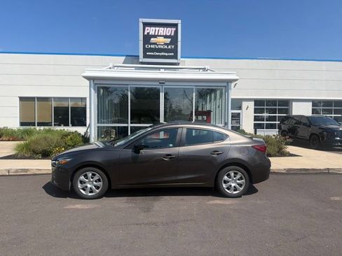 Used 2017 MAZDA MAZDA3 Sport FWD image 1