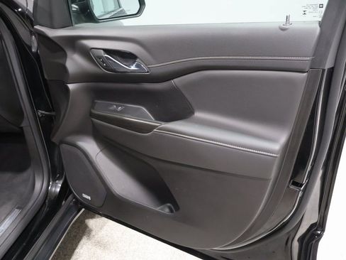 Used 2023 GMC Acadia SLT image 28