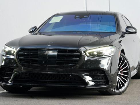 Used 2023 Mercedes-Benz S 580 4MATIC Sedan image 3
