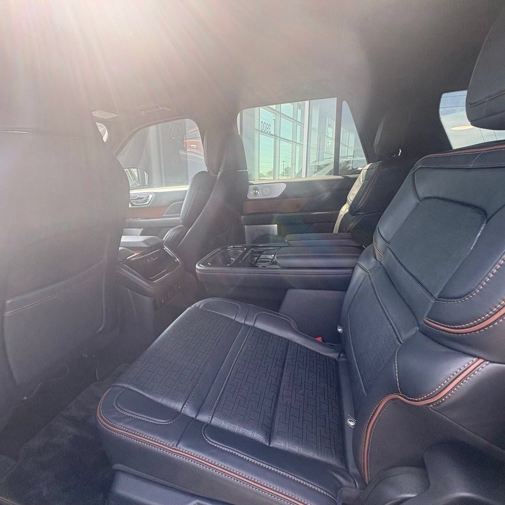 Used 2024 Lincoln Navigator Black Label AWD/4WD image 8