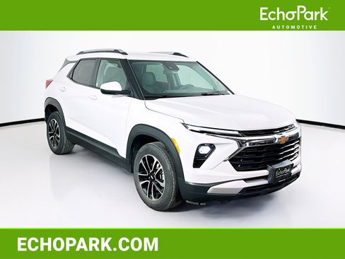 Used 2025 Chevrolet TrailBlazer LT AWD/4WD image 1