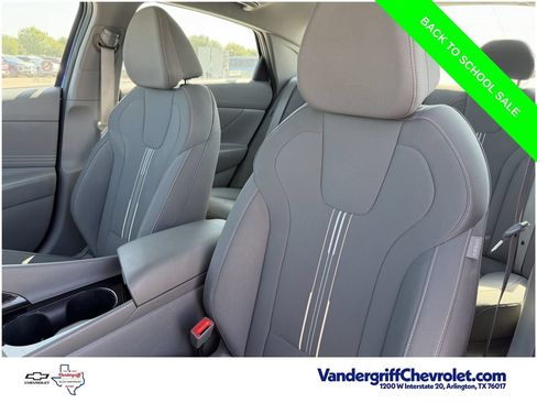 Used 2025 Hyundai Elantra SEL FWD image 21