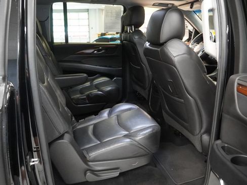 Used 2018 Cadillac Escalade ESV Luxury AWD/4WD image 23