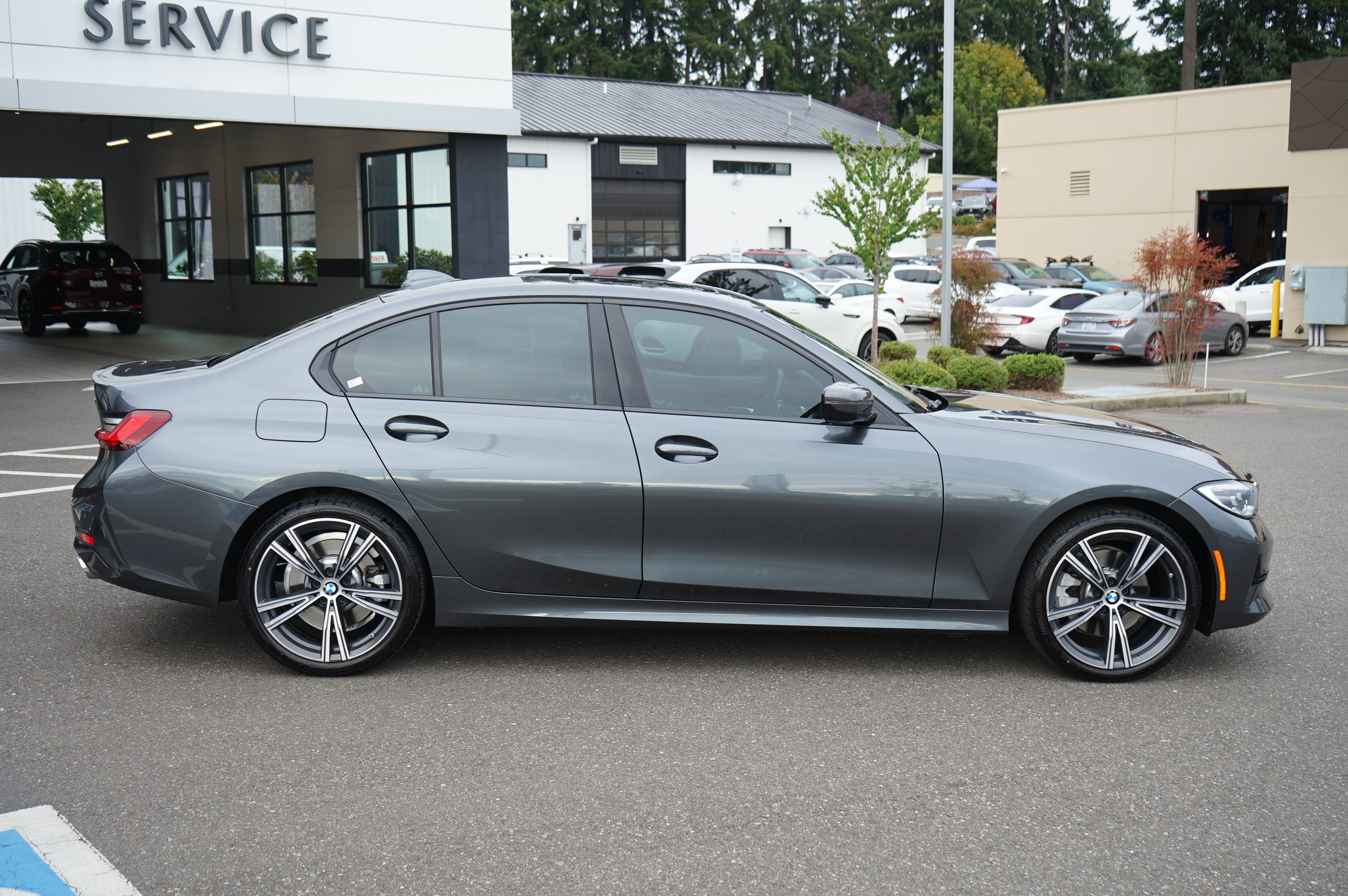 Used 2022 BMW 330i xDrive Sedan w/ Premium Package 2 AWD/4WD image 2