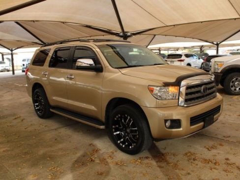 Used 2010 Toyota Sequoia Limited image 1