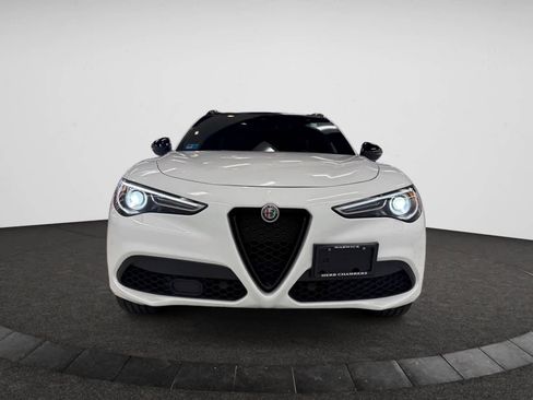 Used 2022 Alfa Romeo Stelvio Veloce image 2