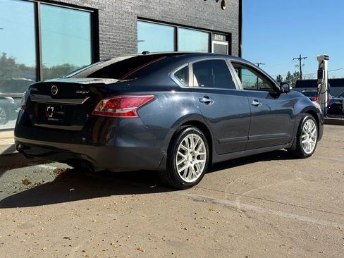 Used 2013 Nissan Altima 3.5 SV image 15