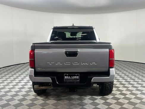 Used 2025 Toyota Tacoma SR5 image 8