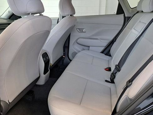 Used 2025 Hyundai Kona SEL FWD image 25
