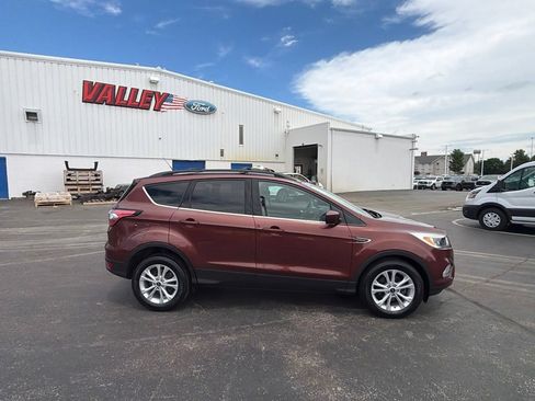 Used 2018 Ford Escape SE w/ SE Sync 3 Package FWD image 9
