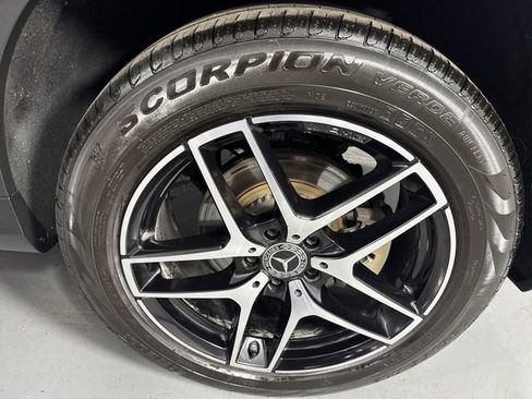 Used 2019 Mercedes-Benz GLC 300 4MATIC image 5