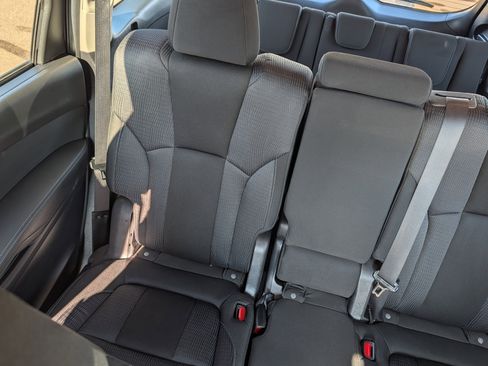 Used 2023 Subaru Ascent Premium image 9