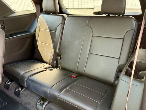 Used 2023 Chevrolet Traverse Premier image 18