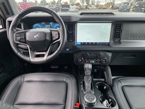 Used 2025 Ford Bronco Badlands image 17