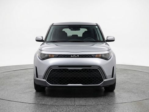 Used 2025 Kia Soul LX w/ LX Technology Package image 2
