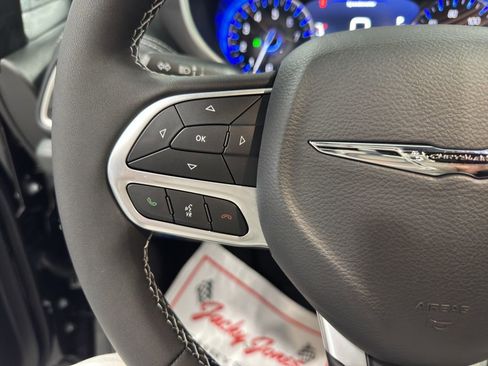 New 2026 Chrysler Pacifica Select image 24