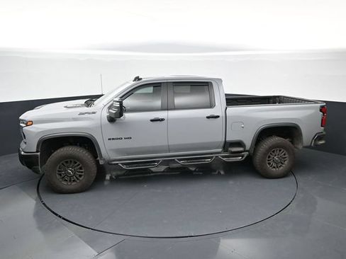 Used 2025 Chevrolet Silverado 2500 ZR2 w/ Technology Package AWD/4WD image 33