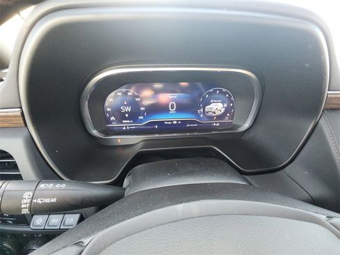 Used 2023 Chevrolet Tahoe High Country image 15